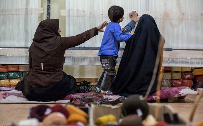 زن به عنوان ستون خانواده باید از حمایت‌های مادی و معنوی برخوردار باشد