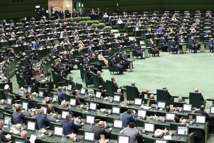 از صف پیش‌بینی درباره رای اعتماد تا تا نطق آتشین یک نماینده