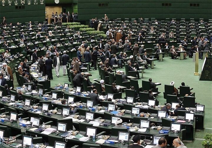 بررسی علت تأخیر ترخیص کالاهای اساسی در دستور کار مجلس