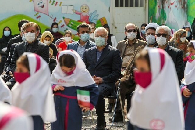 مدارس دولتی عادی هنگام ثبت‌نام حق دریافت پول ندارند