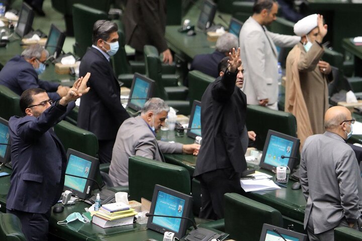 اصرار نمایندگان مجلس بر مصوبه قبلی خود در طرح حمایت از مالکیت صنعتی/ارسال مواد مربوطه به مجمع تشخیص مصلحت
