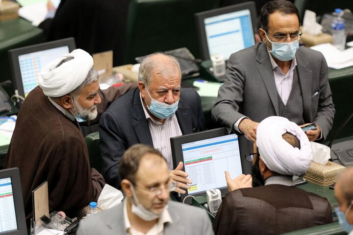 بررسی وضعیت بورس در مجلس؛ تاکید نمایندگان بر باید حمایت از سهامداران خرد