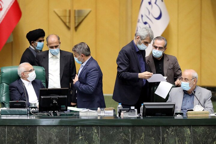 مجلس به دنبال ریشه کن کردن فساد/ رئیس جمهور به موضوع انتصابات فامیلی ورود کند