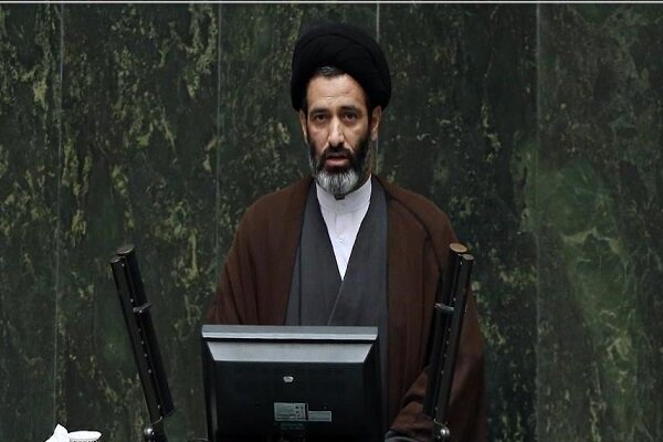 حسینی‌کیا: پاداش پایان خدمت معلمان پرداخت نمی‌شود