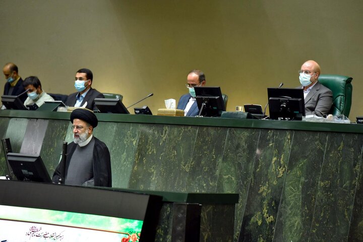 تلاش دولت برای تطبیق لایحه بودجه با سیاست‌های اعلامی رهبری