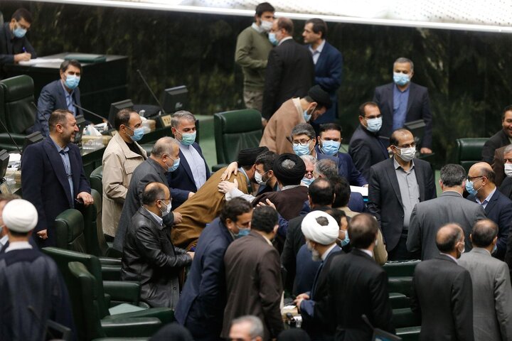 تکلیف دولت برای به ارائه جدولی از پیش‌بینی درآمدهای نفتی و گازی