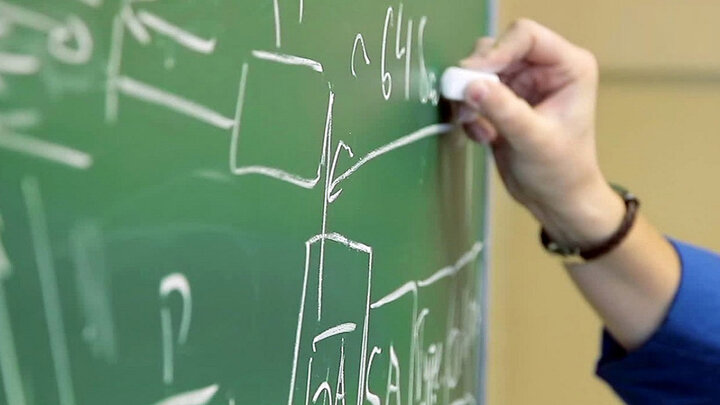 مجلس با پیشنهاد دولت در رابطه با کاهش زمان اجرای رتبه بندی معلمان مخالفت کرد