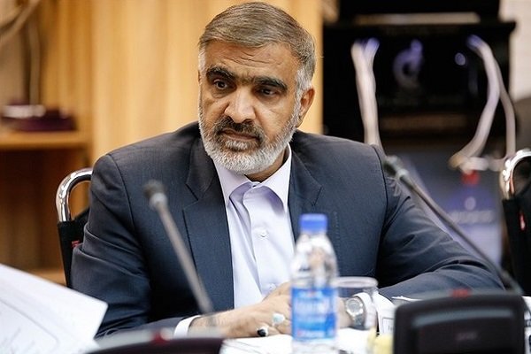 متاسفانه جمعی به اسم انقلابی‌گری از تعهد فراکسیونی سرباز می‌زنند