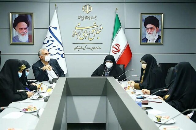 اجرای غربالگری گسترده و رایگان سرطان‌های ویژه زنان را پیگیری می‌کنیم