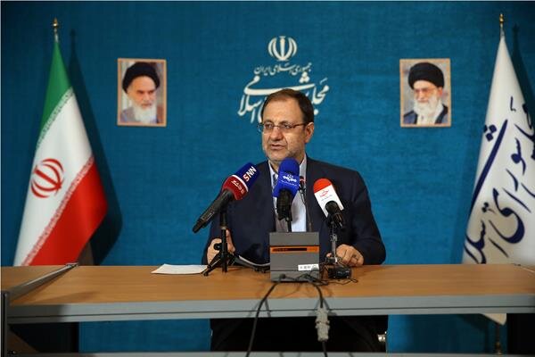 پیگیری مسایل مردم اختلاف بین قوا نیست بلکه کمک به دولت است/ وزیر احتمالاً درباره لایحه اموال تملیکی دچار فراموشی شده‌اند