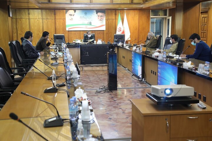 برای مبارزه با فساد تمام قد در کنار ستاد می‌ایستیم