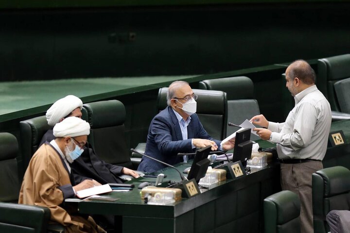 نمایندگان با ماده‌ای برای رعایت عدالت در تعیین اعضای کمسیون‌ها موافقت کردند