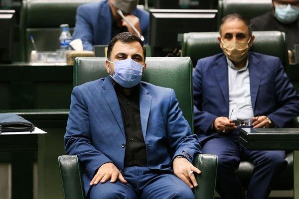 هفتمین کارت زرد مجلس به کابینه دولت به زارع پور رسید