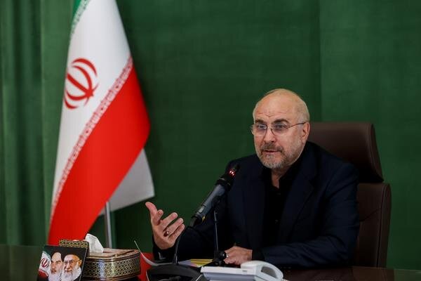 خط مقدم آموزش و پرورش معلم و مدرسه است/ در جبهه ها نیز همه امکانات برای خط مقدم بود