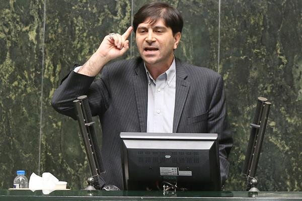 افرادی که حذف رانت دلار جهانگیری به مزاقشان خوش نمی آید سعی در ضربه زدن به روند اجرای آن را دارند