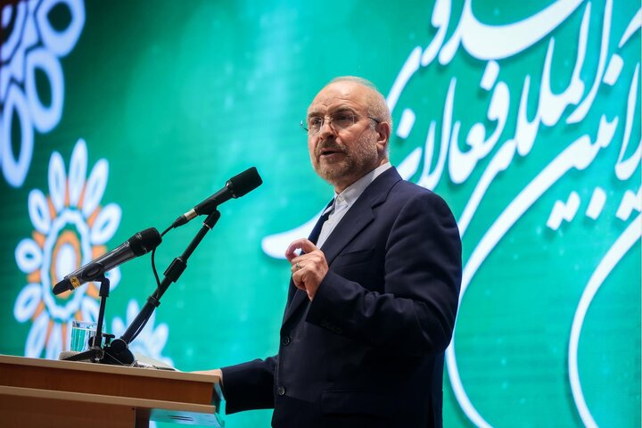 بر سر سیرت انقلاب با کسی معامله نخواهیم کرد/ ظرفیت ها و امکانات پیشرفت کشور کاملاً فراهم است