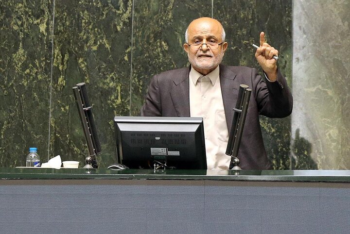 شرعا، قانونا و اخلاقا می‌گویم آقای رئیس جمهور  استاندار قزوین را عوض کند