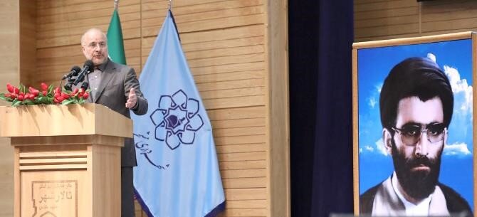 می‌توان کشور را با همین شرایط اقتصادی و دارایی‌های موجود به ثبات اقتصادی رساند