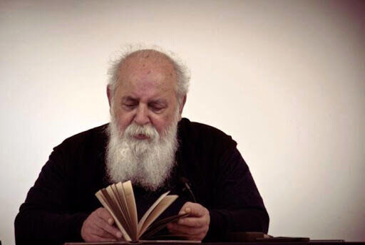 افسوس که امروز شعر ناب، سایه ارغوانی اش را از دست داد