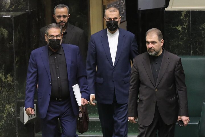 باقری کنی و امیرعبداالهیان در مجلس