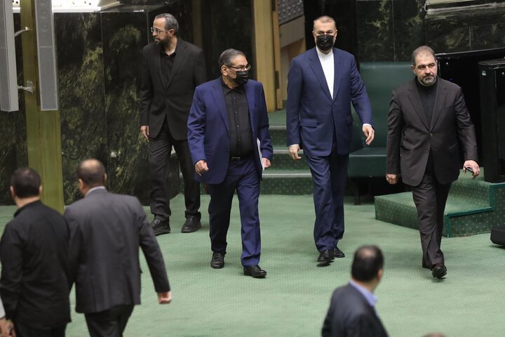 باقری کنی و امیرعبداالهیان در مجلس