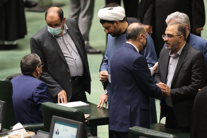 مستمری متوفی به فرزندان ذکور محصل در تمامی دانشگاه ها پرداخت می شود