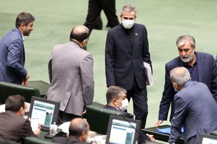 باقری کنی و امیرعبداالهیان در مجلس