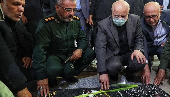 قالیباف و مجمع نمایندگان استان به مقام شامخ شهدای دلوار ادای احترام کردند