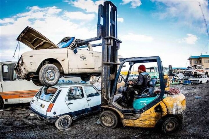 اسقاط خودرو در کشور نباید تعطیل شود