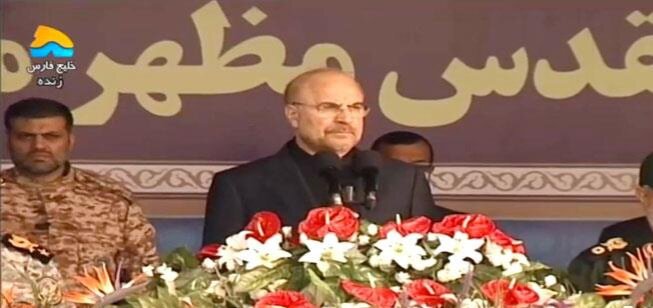 قالیباف در مراسم رژه دریایی، یگان‌های مردمی و نظامی نیروهای مسلح در بندرعباس حضور یافت