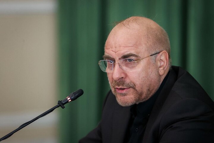 سیستم بوروکراسی و دیوان‌سالاری کشور ضد مبانی جمهوری اسلامی و کارآمدی عمل می‌کند