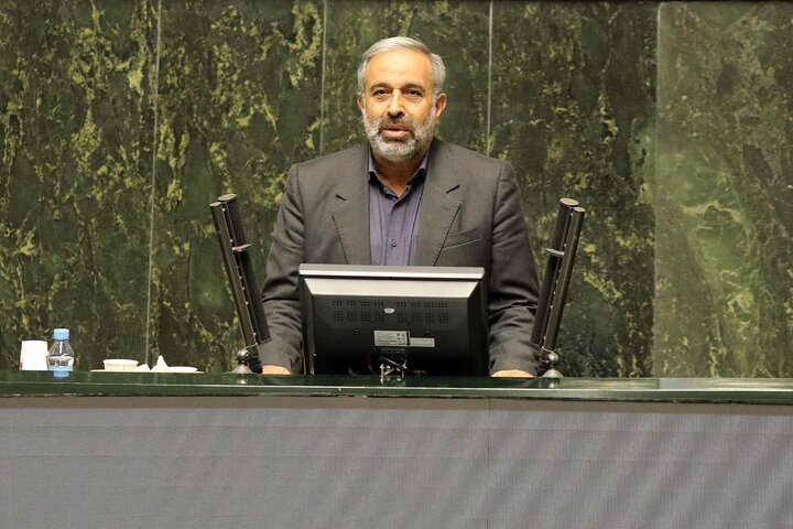 دولت ضمن ساماندهی نیروهای مهرآفرین، به مدارس دولتی توجه ویژه داشته باشد