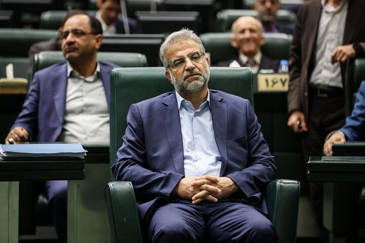 مجلس به زاهدی وفا اعتماد نکرد/ دولت گزینه بعدی را زودتر اعلام کند