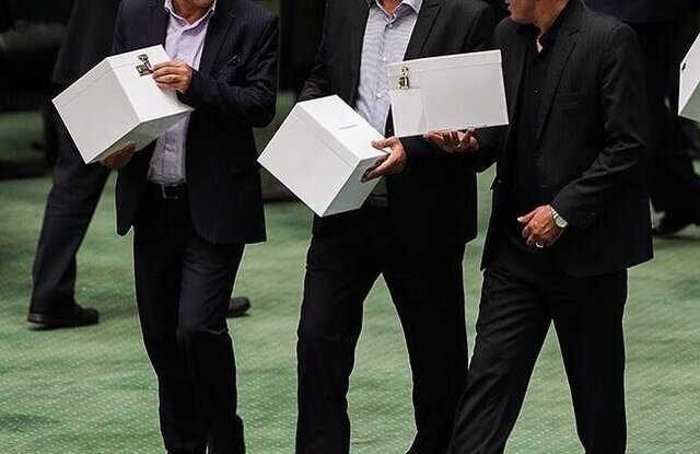 حاشیه خاص جلسه رای اعتماد زاهدی وفا/ اعلام اشتباه و زودهنگام تایید صلاحیت وزیرکار توسط پاد!