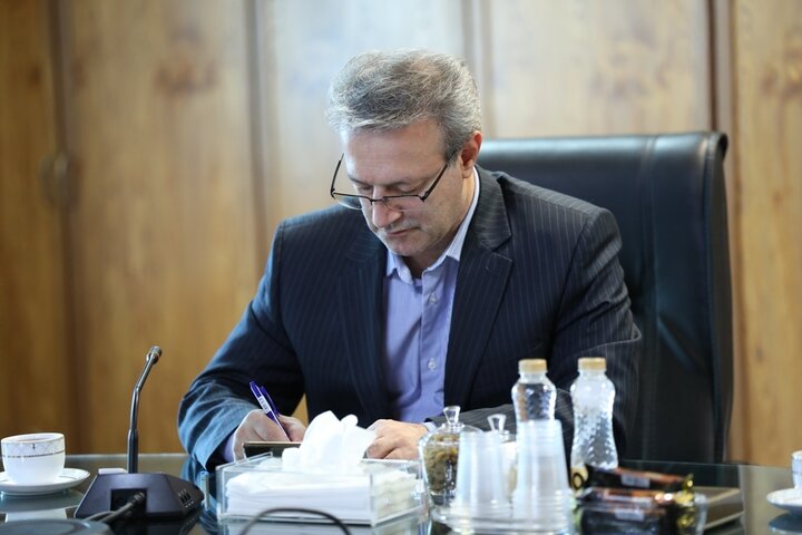 این کشور با تغییر افراد و مسئولان درست نمی شود