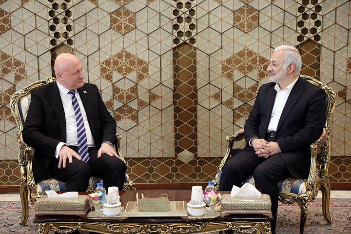 نمی‌توان‌ کشوری مانند ایران را که با ۱۵ کشور همسایه است، تحریم کرد