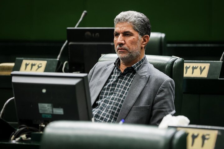  سرمایه‌گذاران در حوزه پنل‌های خورشیدی باید با حمایت دولت وارد میدان شوند