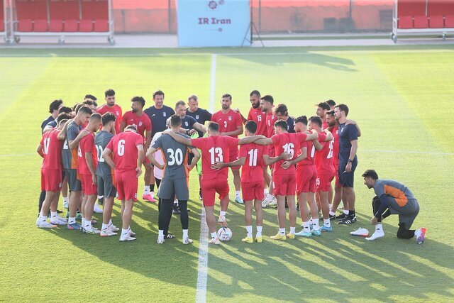 تعدادی از نمایندگان برای تیم ملی فوتبال کشور در بازی های جام جهانی آرزوی موفقیت کردند