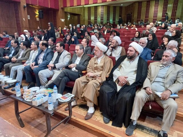 کسب علم و دانش قدرت و اقتدار می‌آورد