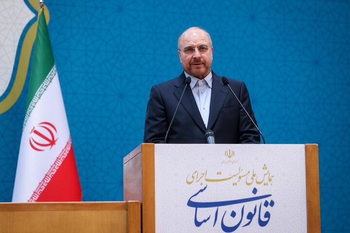 حل مشکلات در تغییر نحوه اجرای قانون اساسی است نه در تغییر قانون اساسی