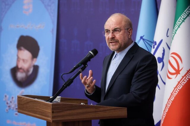 ما در جنگ اقتصادی، هم باید برای رفع تحریم تلاش بکنیم و هم برای خنثی‌سازی تحریم