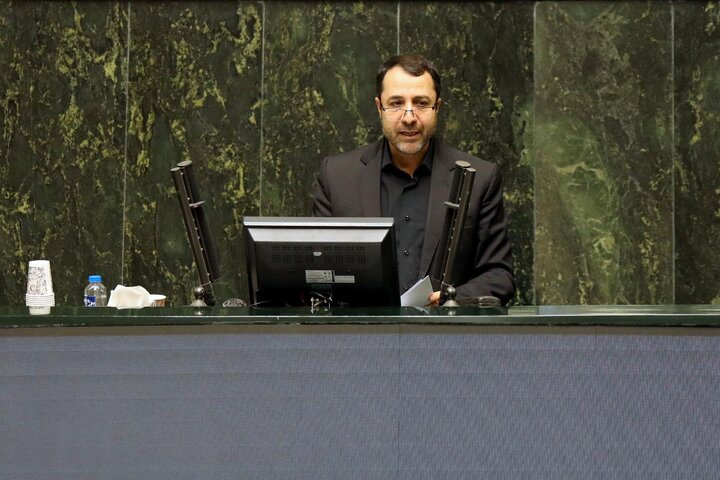 هیچ کمبود و مشکلی برای تأمین ارز در کشور وجود ندارد/ نرخ ارز از بازار غیررسمی تأثیر می‌پذیرد