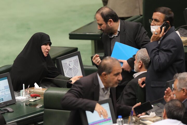 نشست علنی 11 دی