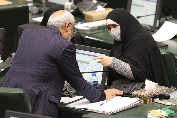 نشست علنی 11 دی