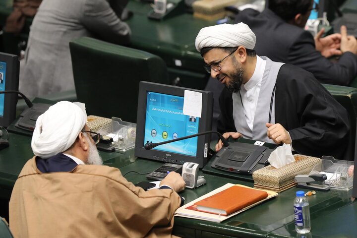 نشست علنی 11 دی