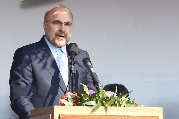  باید از ظرفیت مردم در شکوفایی اقتصاد استفاده کرد