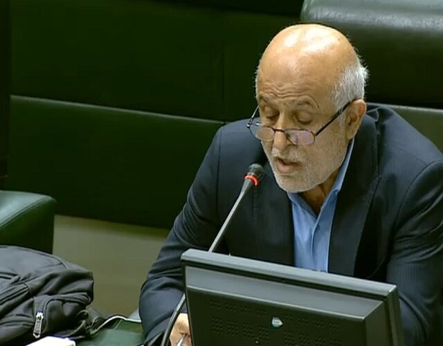 قوه قضائیه به تخلفات شرکت های پیش فروش خودرو رسیدگی کند