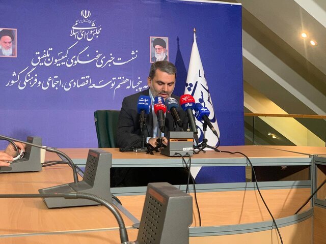 بعید است یارانه بنزین به جای پلاک خودرو به خانوار داده شود