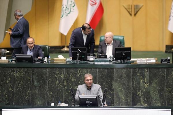 آب شرب مردم را باید با هر روش و شیوه‌ای تامین کنیم