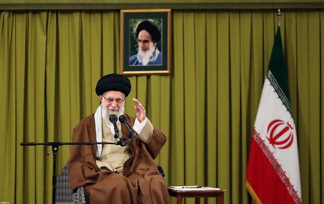  الگوهای جامعه معلمین به عنوان قهرمان معرفی شوند